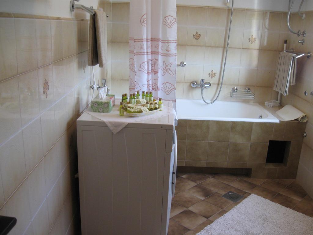 Ane Apartment Loborika Екстер'єр фото