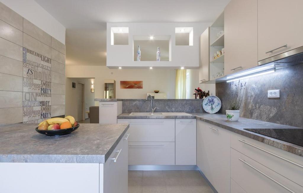 Ane Apartment Loborika Екстер'єр фото
